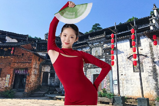 王玥并不惊慌，她在炎黄这一阵，接受了不少的格斗训练