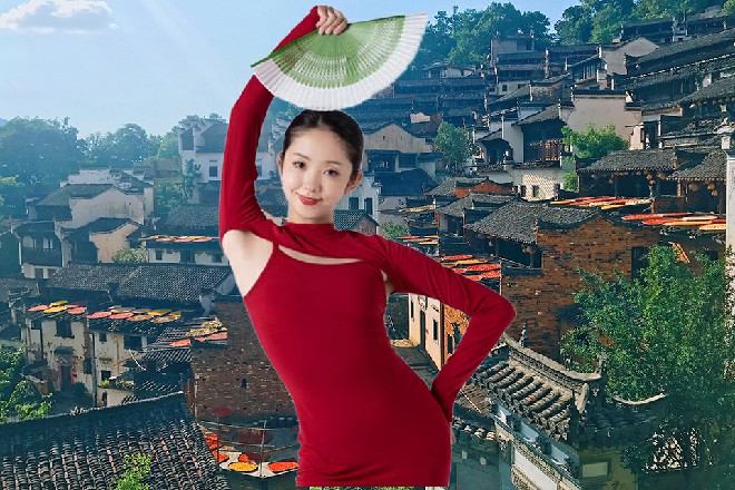 女中间人也下意识地捂住了自己的耳朵，显然有些承受不住