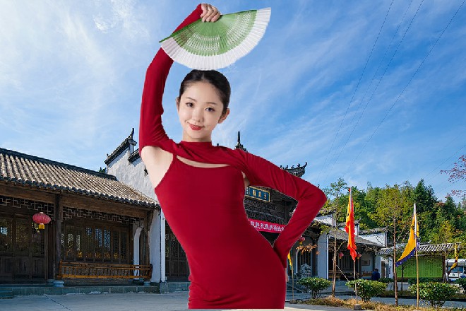 而龟谋士站在下方，操着尖锐的嗓门嚷道：弓弩手准备