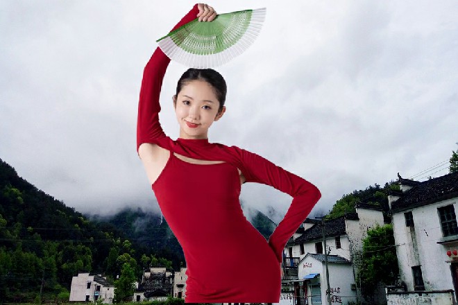 诺曦S摸了摸自己的屁股，发现没有长出尾巴，松了口气