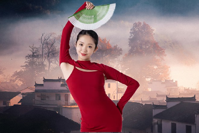 他在外面接受调查，他有这个义务协助调查，霍小姐