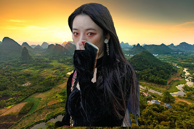 这丫头咋了，今天吃错药了苏曼s像看着外星人一样看着王玥