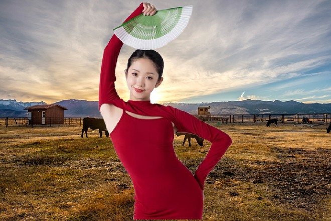是啊师父，听说那冷护法不近人情，好像还是个魔女来着