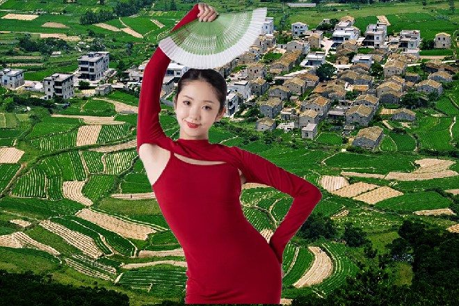 紧接着，金龙一爪下来，直接把大刀螳螂的气势给拍碎了