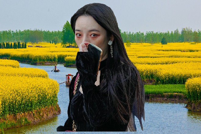 龙莲直接跪在了地上，她已经看到了躺在地上的唐延