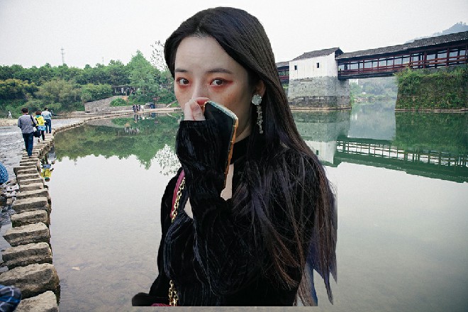 骨头都碎了，这两个人就算是还能动，也动不起来了