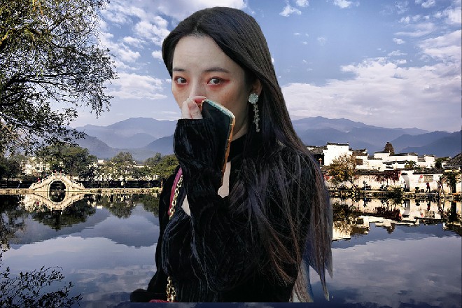 大汉望见青梅手边放着的一把黑鞘长刀，眼神中就有些热切