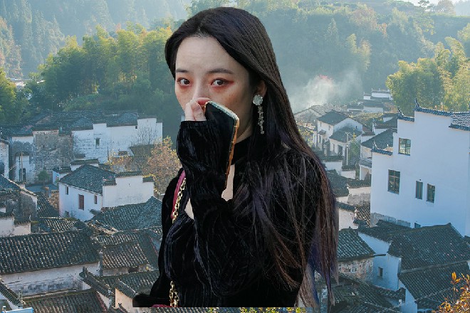 看到红色妖姬另一只手中的重生金刚爪，李华吓得差点尿了出来