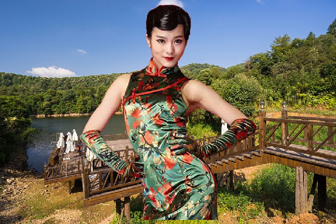 王玥仔细地看着伊轩，你实际上已经不是伊轩了对不对