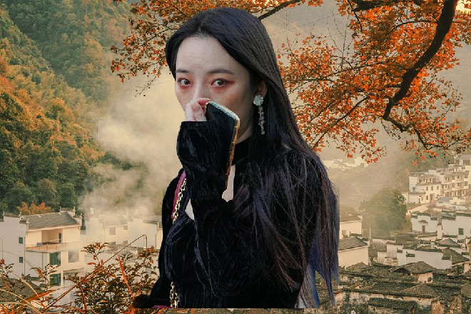 王玥看到外面的包子摊，嘴角忍不住又浮现出了嘲讽的笑容