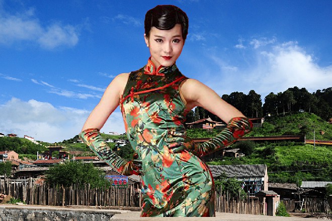 两个守卫愣了一下，红色妖姬的名号，在H市混黑道的谁没听过