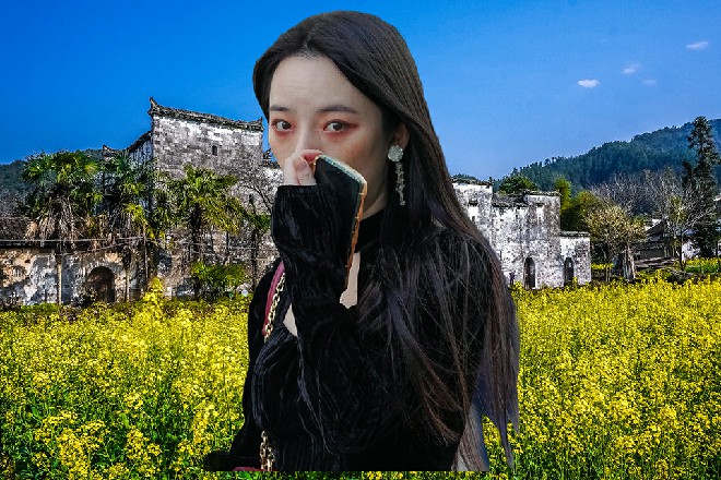 朱雀的身上也燃烧着红色的火焰，这个女人，很有趣的