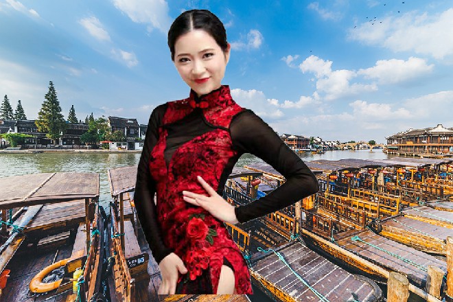 诺曦S摸了摸自己的屁股，发现没有长出尾巴，松了口气