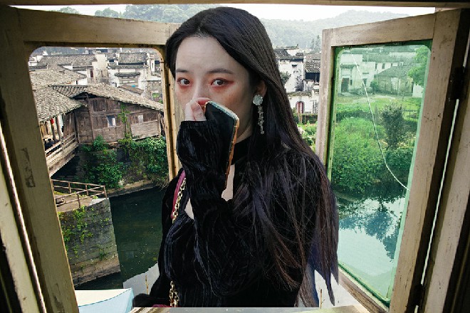 张斌说道：大不了大家一块玩完有本事，你引爆炸弹啊