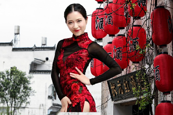 但就在这个时候，旁边的金属胶囊忽然响起了警报的声音