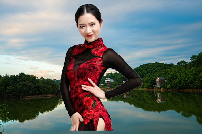 伊轩说着，直接又是一掌，狠狠拍在了龙枭涯的胸口上