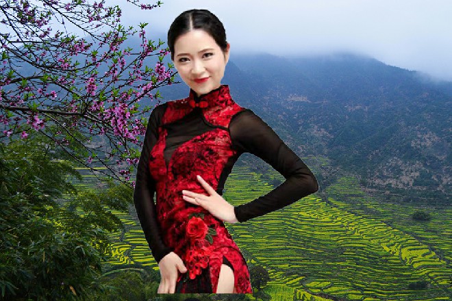 这个保安，一点都不傻，他竟然利用周围客人看热闹的情绪