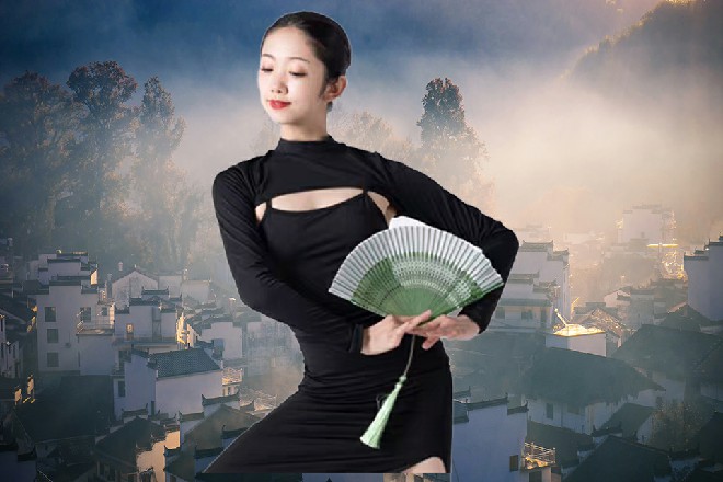 小舟顿时燃烧起来，上面冒着绿色的火焰，随后消失干净