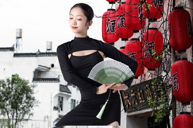冷优优却笑了起来，根本不管红色妖姬的黑剑，发动了天罗地网