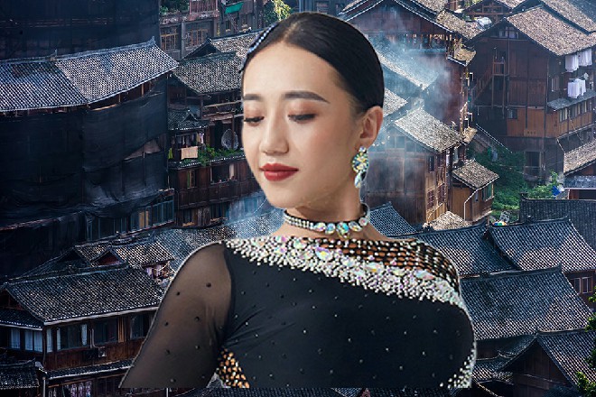 但偏偏他面对的人是红色妖姬，他站在那里，直接一声金鳞破浪