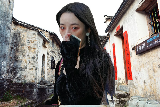 苏曼s看着面前这座飘在水面上的大型岛屿，惊讶的说不出话来