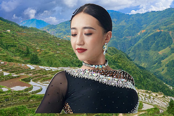 雷丁身体直接旋转，两把刀带出锋利的刀气，四处飞舞