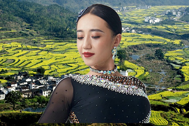 苏曼s正要抱怨，忽然想起什么，紧张地在王玥身上摸来摸去