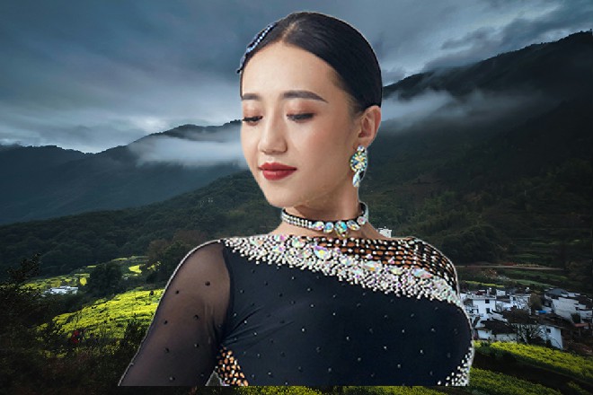 众人围了过来，而小女孩趁机扭头就跑，伊轩扭头问道