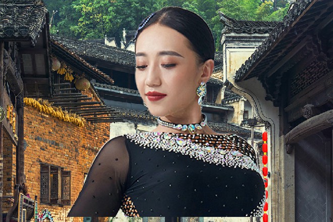 红色妖姬点点头，自己一会通知钱娇明早开车过来接王玥就行了