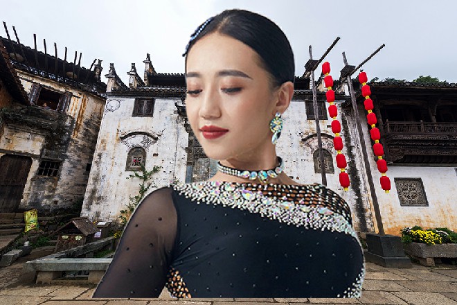 而这时候，周围出现了很多人的身影，他们大笑起来