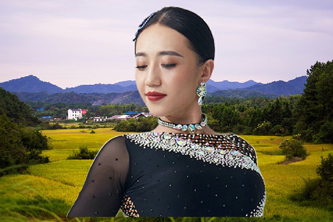 王玥仔细地看着伊轩，你实际上已经不是伊轩了对不对