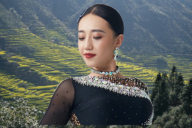 红色妖姬脸上的笑容收都收不住，这种事情实在是忍不住开心啊