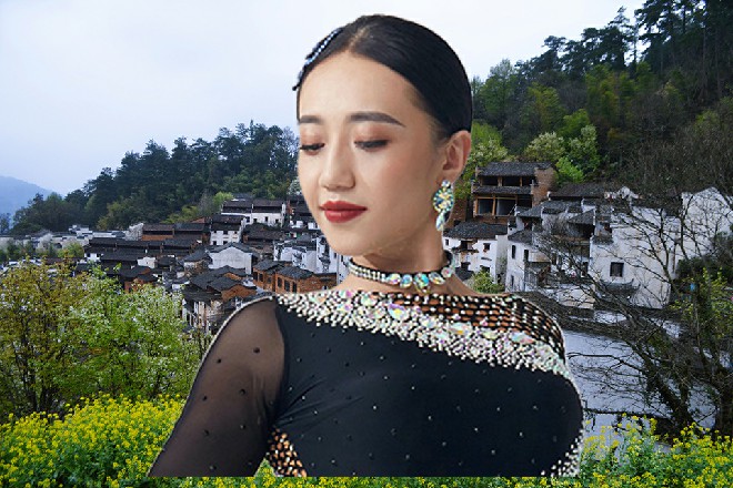 哼，才不是他的女人呢，反正，反正暂时还不是