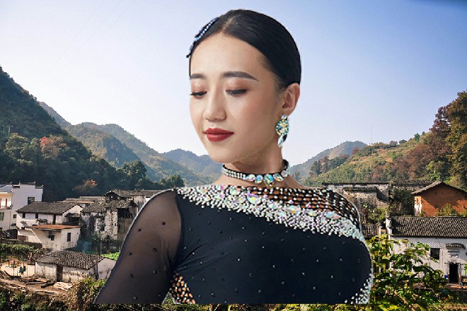 要不是因为红色妖姬是个男人，估计蒋松都能搂着红色妖姬亲一口了