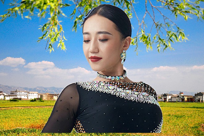 她忽然觉得，这个男人发起火来，有点小可怕的样子，