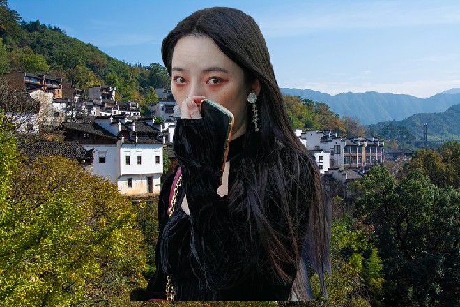 两个人的身体直接破开地面，砸在了地下室的地面上