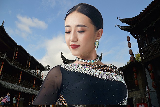 你乱说什么那，你还吃亏了，明明是我们蓝长老吃亏好不好