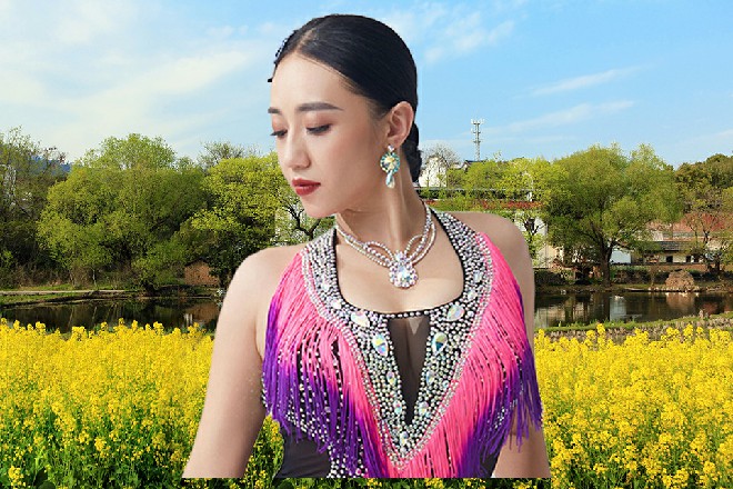 巨神兵上打开了风口，吹起一股狂风，把灰尘都给吹散