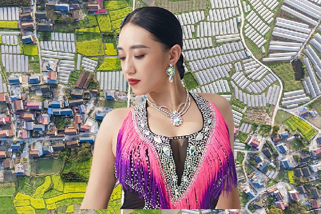 就在这时候，一个身影从后面抱住了自己，然后转了一圈