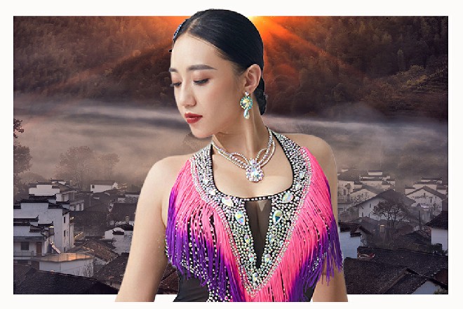 贝娜瞪大了那双蓝宝石一样的眼睛，有些震惊地看着红色妖姬