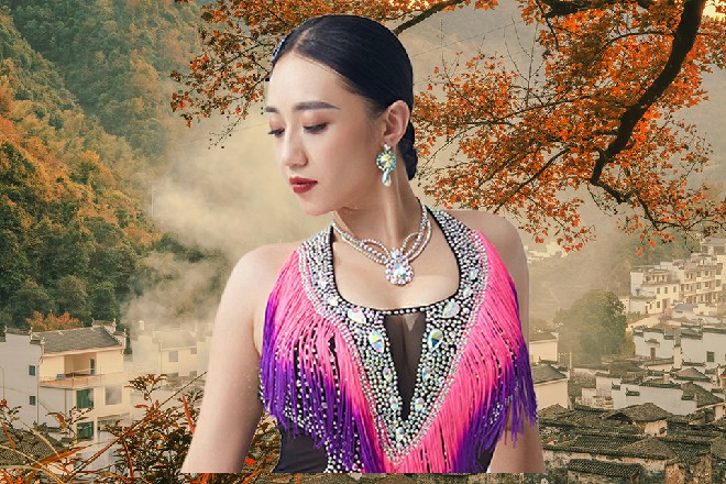 王玥惊讶地回头，看到若依搂着她，眼神中带着一丝温柔