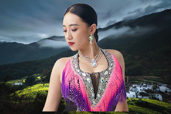 被伊轩搞的这么狼狈，门牙都掉了，井然一心要杀掉他