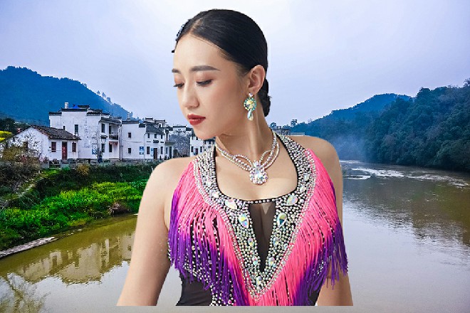 苏曼s摸着下巴，长得有点老，我还因为是练功走火入魔的事