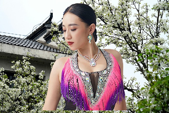 一道魔法屏障出现，挡住了冰霜，但贞德显得有些吃力
