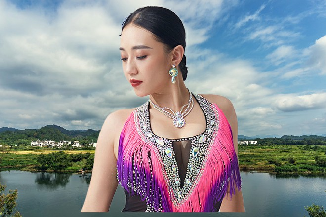 金大衣淡淡地说道：既然是夜雨楼主想夺，那谁也挡不住