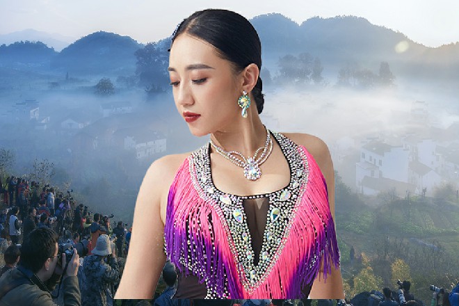 背心男没了之前的血气，抱着王海的小腿，一个劲地求饶