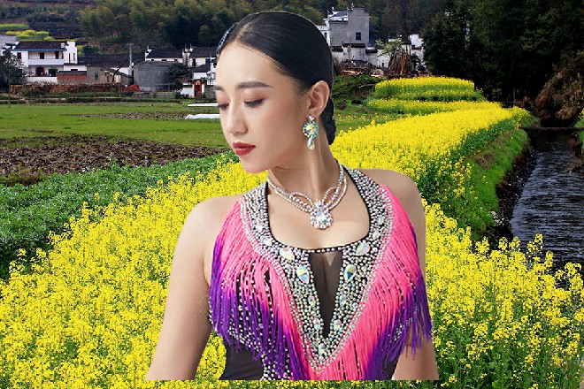 红色妖姬可不是傻瓜，莫非玉小姐看我长得帅，一眼定情了么