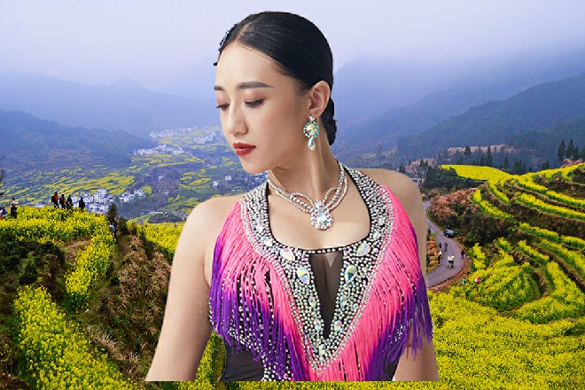 蓝水心一边穿衣服一边生气，现在听到这话，顿时一怔