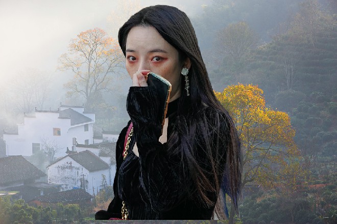 红色妖姬满意地点点头，而此时面前只剩下了那个四翼小队长