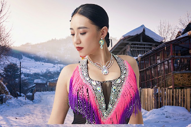 大概是她该大的地方太大了，泳衣也不好遮掩住什么吧